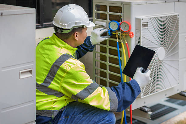 Professional Hvac technician working in Yale, IA